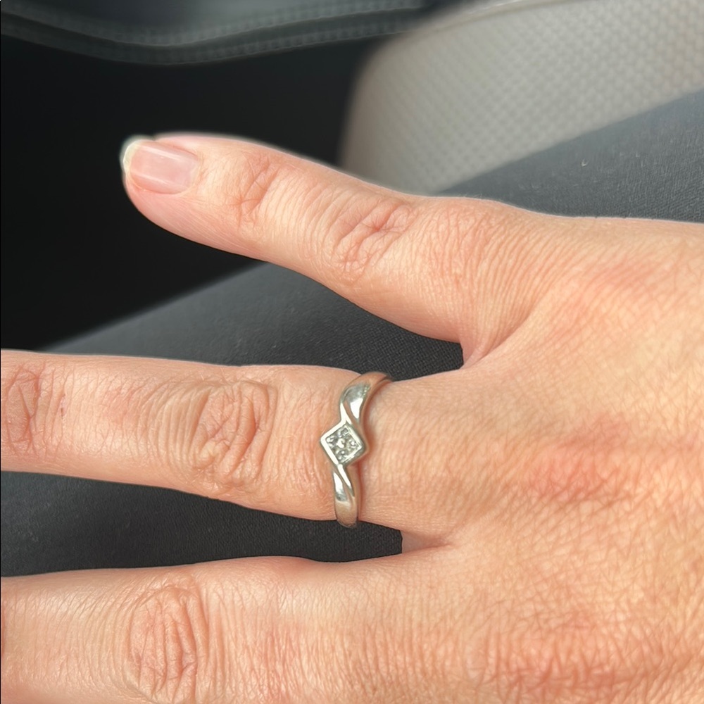 10k white gold Infinity Twist Ring with diamonds